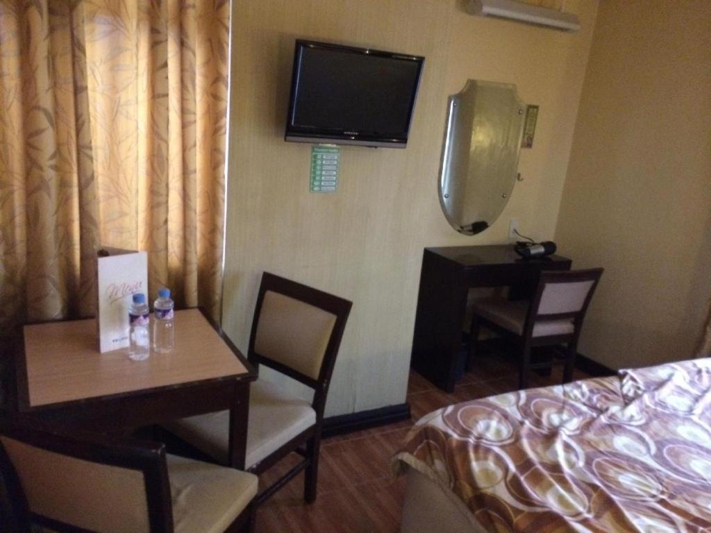 Tuscany Basic Urban Stay Baguio City Екстер'єр фото